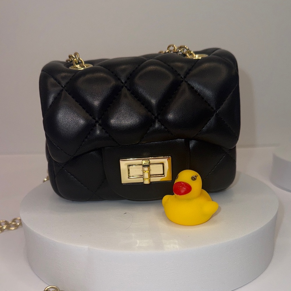 Elegant Black Quilted Women's Bag
